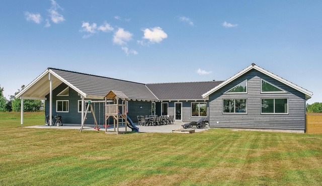 Stunning home in Væggerløse with sauna