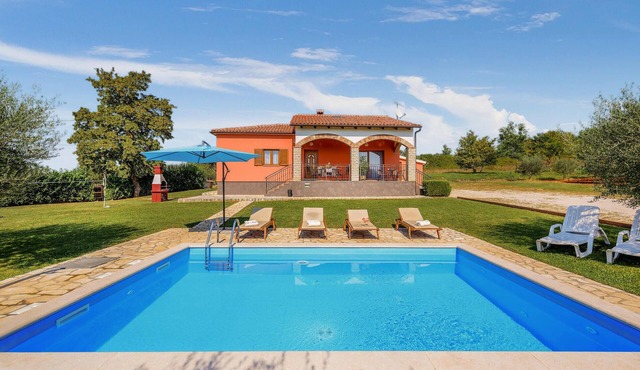 Stunning home in Visnjan