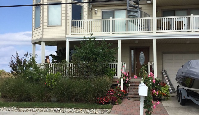 Stunning home in Wildwood, central to everything w/bay views and roof top deck