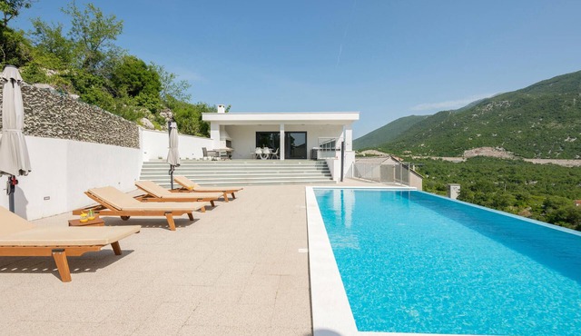 Stunning home in Zagvozd