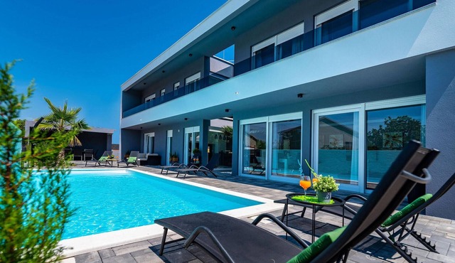 Stunning home in Zaton, Nin