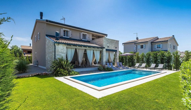 Stunning home in Zminj