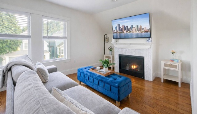 Stunning Home Mins to Boston w/Parking & Laundry