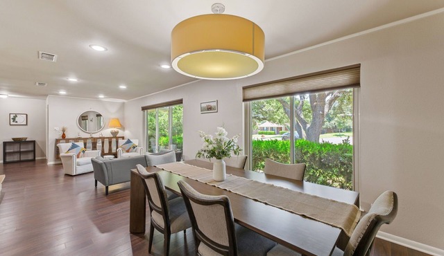 Stunning home near Downtown Austin - Minutes from The Domain & Q2 Stadium