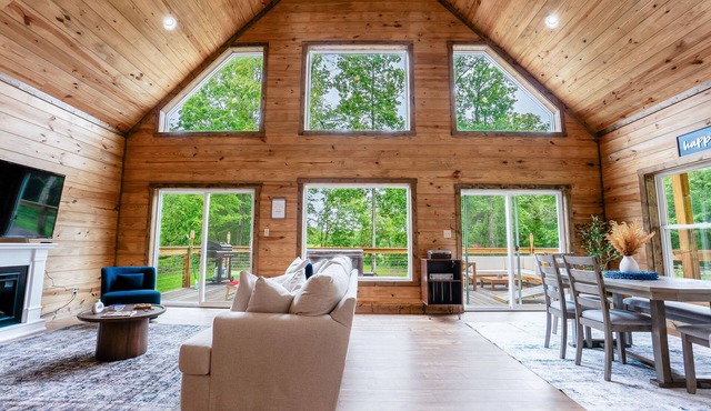 Stunning Home Near Nolin Lake: Hot Tub + Fire Pit!