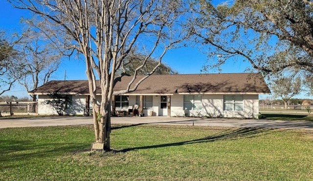 Stunning home on 17 acres w wildlife nearby & private grill - steps to sand