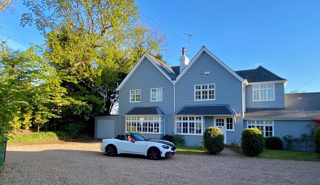 Stunning Home, owned by interior photographer sleeps 8