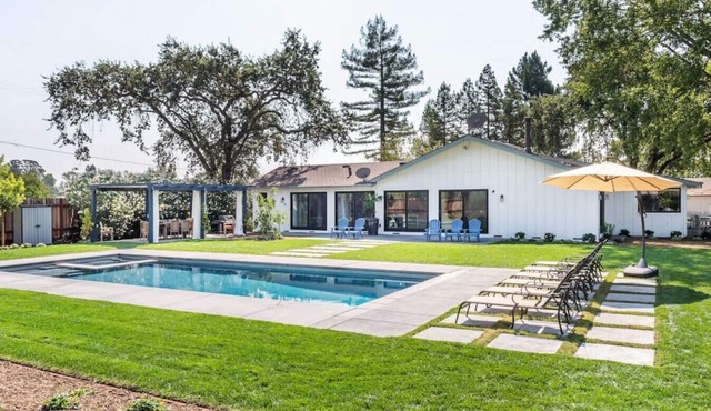 Stunning home PERFECT for your Sonoma getaway!
