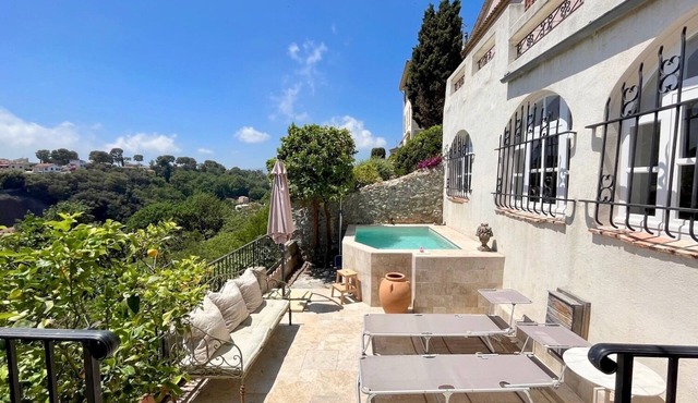 Stunning Home - Renovated: 5 Bedrooms, Pool, Air Con, Sea View Terraces