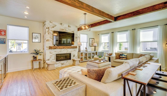 Stunning Home w/Hot Tub Near Park City Skiing!