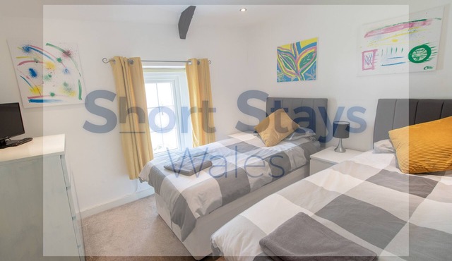 Stunning Home With Captivating Views Nearby