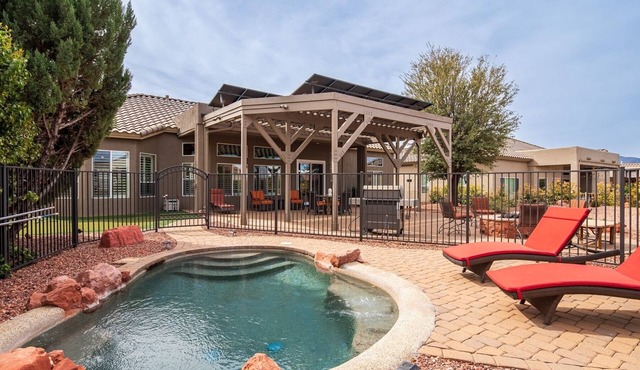 Stunning Home with Private Pool & Fire Pit on the Agave Highlands Golf Course!