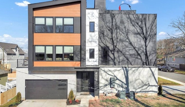 Stunning Home with Pool, Outdoor Kitchen Rooftop,BBQ