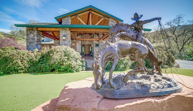 Stunning Hopland Vacation Rental w/Pool & Hot Tub