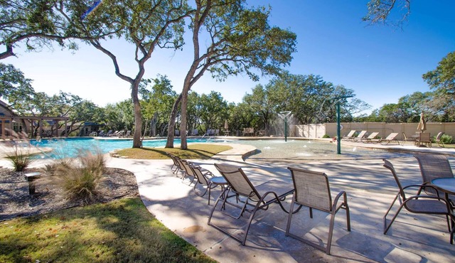 Stunning House in a Resort-Style Community 5 mins from Six Flags and La Cantera
