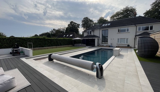 Stunning House near Yorkshire Wolds with Outdoor Swimming Pool, Sauna & Fire Pit