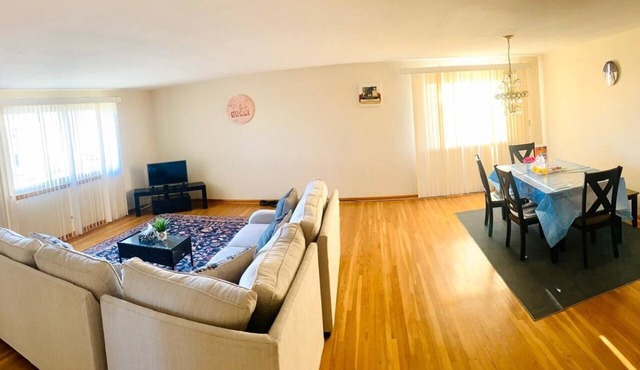 Stunning house near by airport. No party allowed no loud music allowed