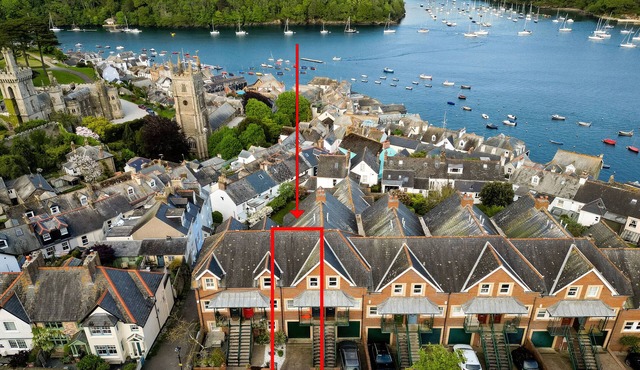 Stunning house, river views, 3 balconies, Fowey