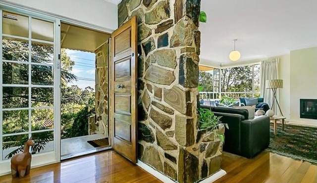 Stunning house with beautiful entertainment area!!