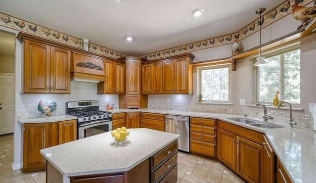 Stunning House with Hot Tub on 25 acres