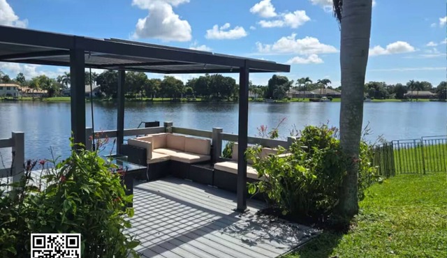 Stunning House with Beautiful Lake. Wellington. Florida