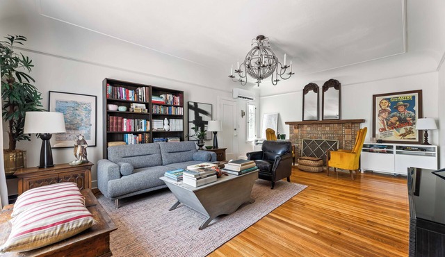 Stunning Hudson Hideaway~The Perfect 3-bedroom, 2-bath Getaway