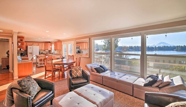 Stunning Kent Lake House w/Private Dock!