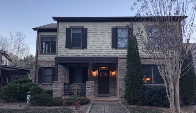 Stunning Lake Burton Home- comfortably decorated on Cherokee Cove.