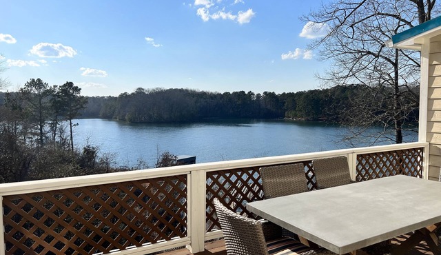 Stunning Lake Chalet close to Margaritaville & Aqualand