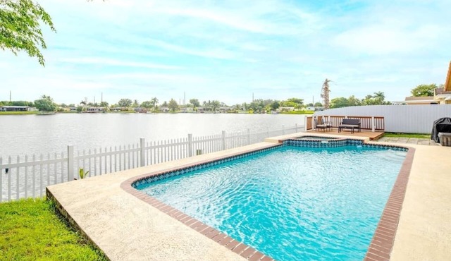 Stunning Lake-Front Villa with Pool & Spa