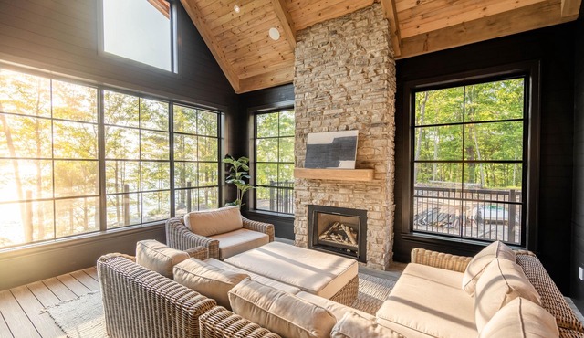 Stunning Lake Front Dream Lake Retreat