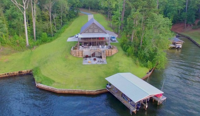 Stunning Lake Front Home on Toledo Bend - 4 Bed - 3 Bath