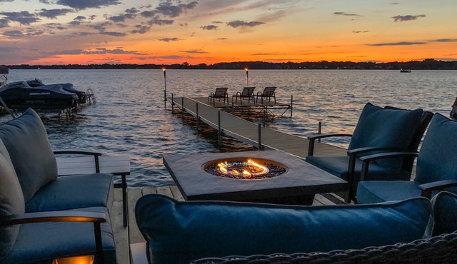 Stunning Lake Home on all sports lake Sandbar with breathtaking views!