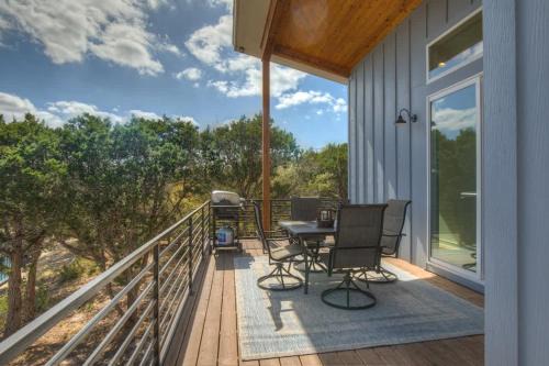 Stunning Lake Home with Pool-Beach-Gym-Boat Access