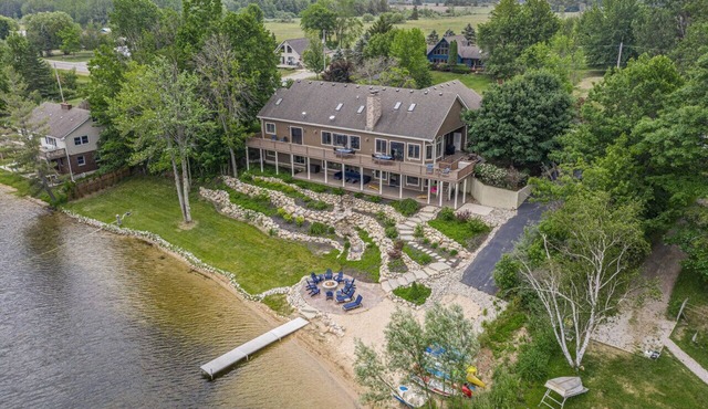 Stunning Lake House - 200` of Lakefront with Kayaks & Game Room