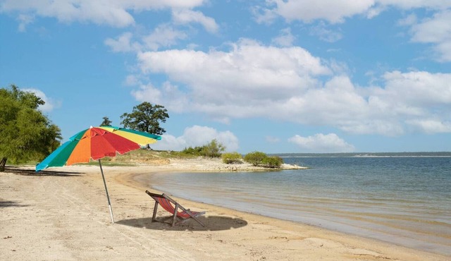 Stunning Lake House 4Bdm w/Sandy Beach Access