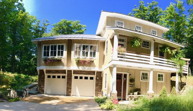 Stunning Lake Michigan Home 'Bel Lago'