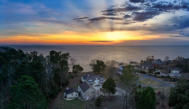 Stunning Lake Moultrie Estate on Deep Water