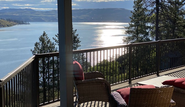 Stunning Lake Roosevelt views and accommodations from our Lincoln residence