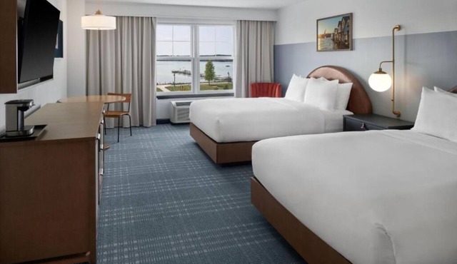 Stunning Lake-View Escape Perfect for Couples and Serenity Seekers