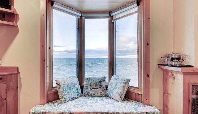 Stunning Lake View guest rooms at Jackson Point (Boathouse)
