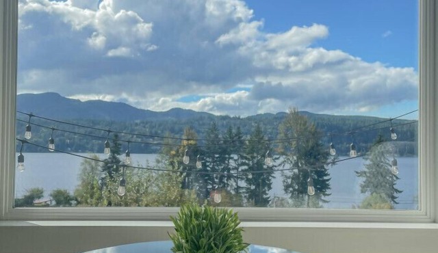 Stunning Lake View home w/southern exposure, amazing sunsets, beach access and outdoor space