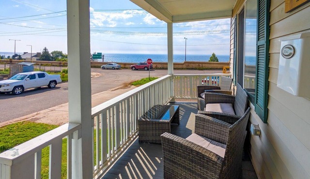 Stunning Lake View, Pet-Friendly