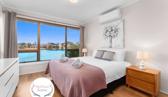 Stunning Lake View Townhouse-Dream Staycation