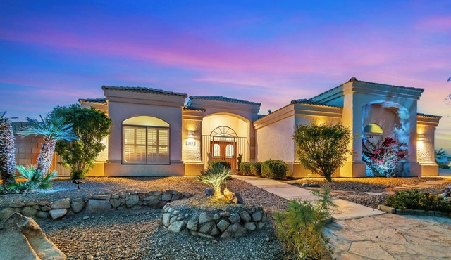 Stunning Lake View 3-bedroom house with AC in enchanting Fort Mohave