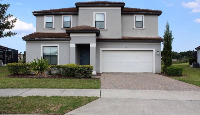 Stunning Lake View Balmoral Estate 4 Bedroom