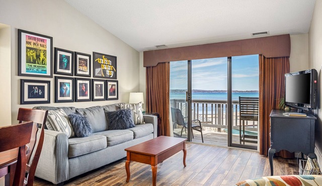 🏖️ Stunning Lake Views @ The Shores | Bayfront Deck, Private Beach Access + VIP Perks ➠ UNIT 5577