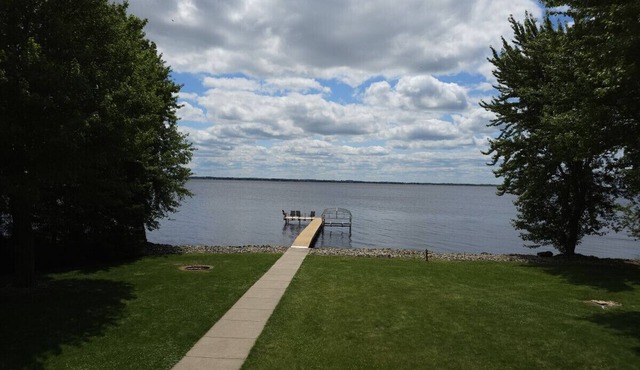 Stunning Lake Views! Sleeps 10!