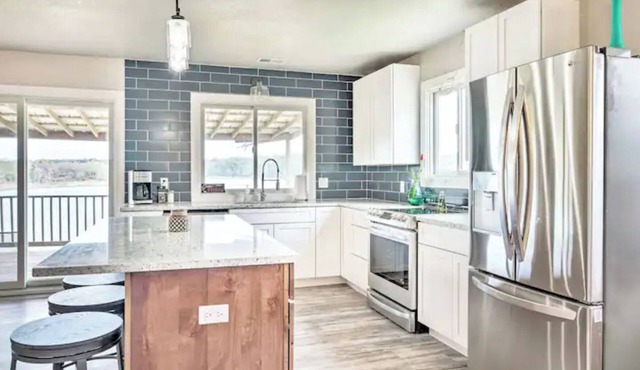 Stunning Lake Views! Lakefront 3BR 2BA Sleeps 12