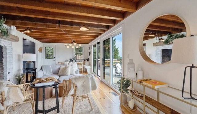 Stunning Lake Views + boutique decor